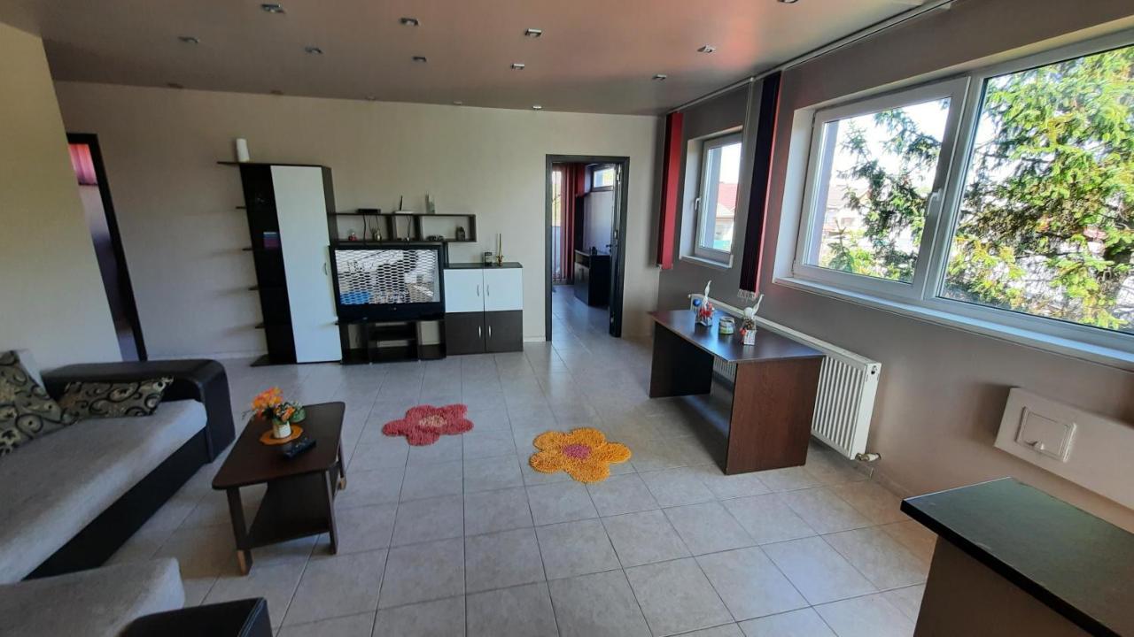 Spacious, Modern Condo In New Villa - Sleeps 6 Бухарест Экстерьер фото