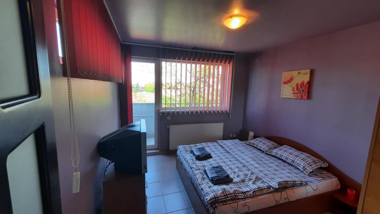 Spacious, Modern Condo In New Villa - Sleeps 6 Бухарест Экстерьер фото